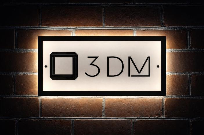  Szyld LED 280×520 mm z Twoim logo – efekt HALO