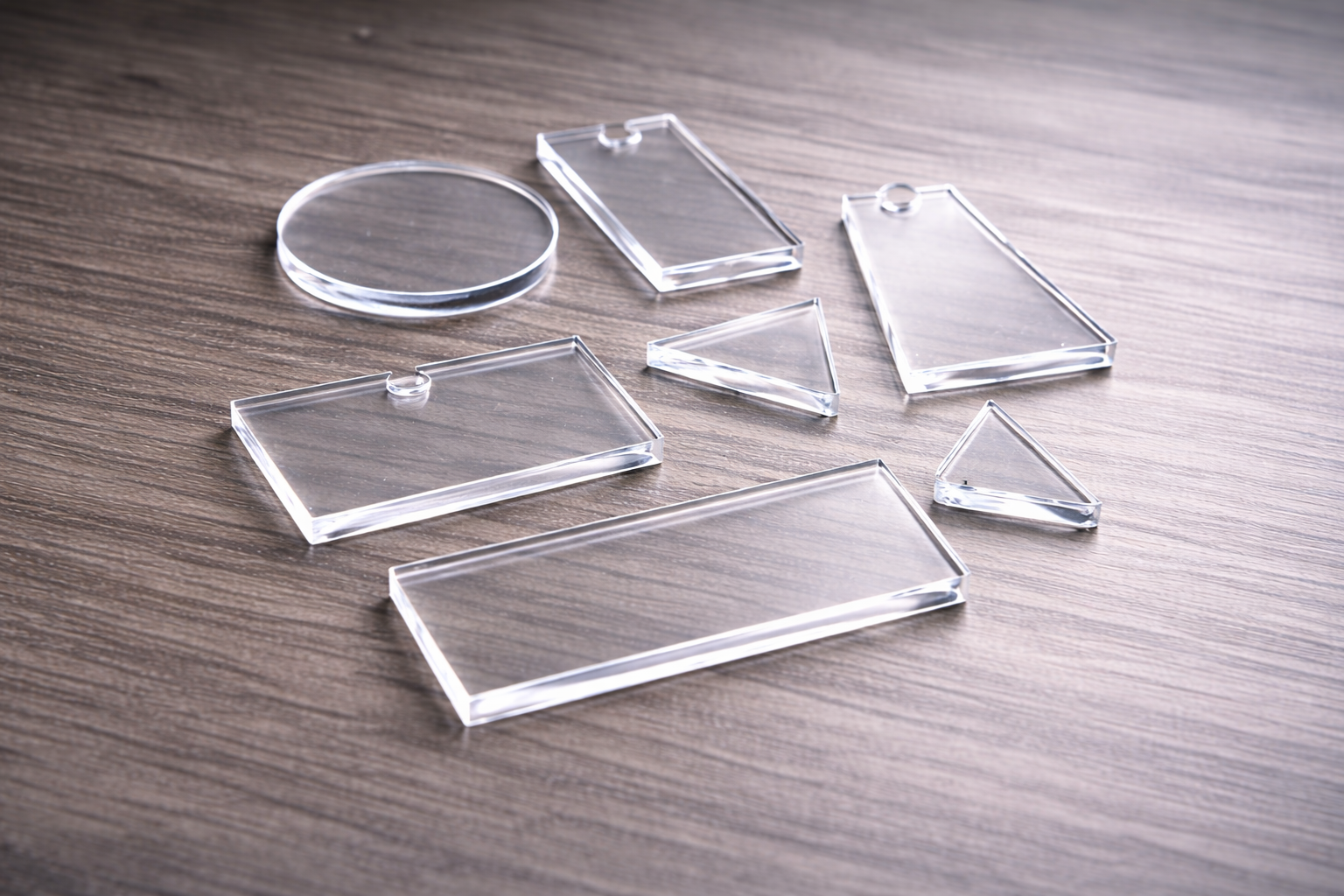 Wycinanie laserowe z plexi